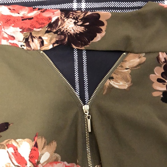 Floral zip back blouse - Picture 6 of 7